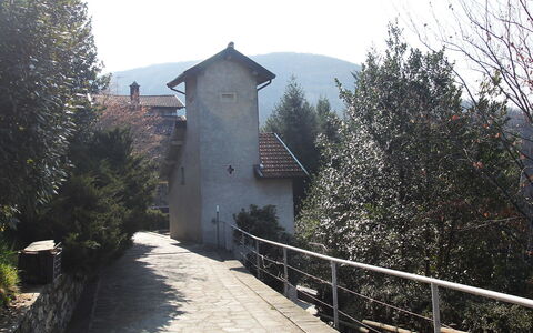 Il Roccolo: Property, Wall, Tree, Architecture, Sky, House, Building, Mountain
