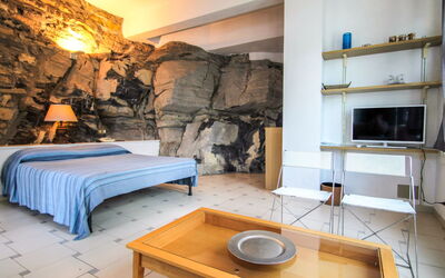 Accommodation:&nbsp;A Superior 100.1