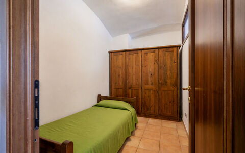 St Nicolas 100: Wood, Flooring, Floor, Interior Design, Furniture, Bedroom, Ceiling, Bed, Room, Lighting