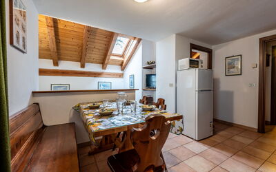 Accommodation:&nbsp;Grand Sarriod 100.6