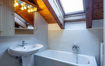 Accommodation:&nbsp;Grand Sarriod 100.2