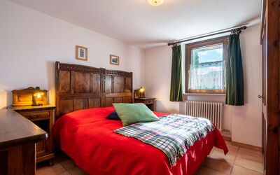 Accommodation:&nbsp;Grand Sarriod 100.5