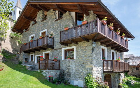 Ville sur Sarre: Plant, Sky, Property, Window, Building, House, Tree, Cottage, Wood, Residential Area
