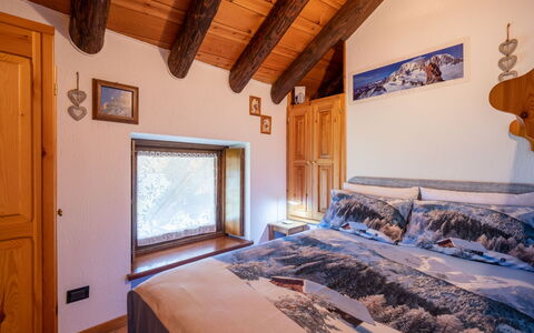 Remondet 20: Building, Picture Frame, Furniture, Window, Azure, Wood, Comfort, Interior Design, House, Floor