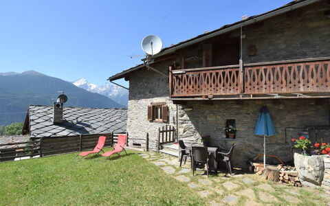 Sarre 500: Sky, Property, Building, Plant, Land Lot, Cottage, Window, Mountain, Leisure, Landscape