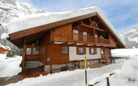 Canazei 10: Snow, Cloud, Sky, Building, Property, Mountain, Window, House, Wood, Slope