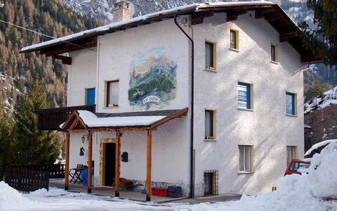 Alleghe 100: Snow, Building, Window, Mountain, House, Slope, Tree, Biome, Plant, Cottage