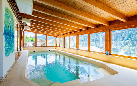 Malè 200: Water, Property, Building, Swimming Pool, Shade, Interior Design, Floor, Wood, Leisure, House