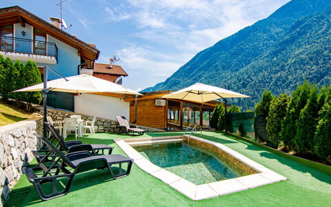 Malè 200: Sky, Cloud, Building, Plant, Green, Swimming Pool, Natural Landscape, Window, Outdoor Furniture, Leisure