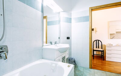 Al Pescatore 200.10: Bathtub, Plumbing Fixture, Tap, Property, Mirror, Bathroom, Sink, Interior Design, Building, Floor