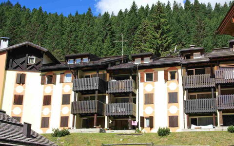 Madonna di Campiglio 1: Plant, Building, Window, Cloud, Sky, Tree, House, Land Lot, Urban Design, Biome