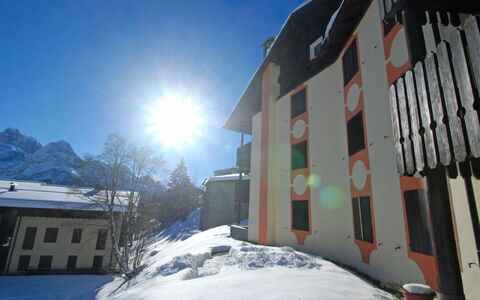 Madonna di Campiglio 1: Winter, Freezing, Building, Slope, House, Snow, Sunlight, Home, Roof, Mountain Range
