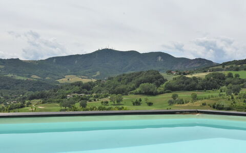 Busani: Cloud, Water, Sky, Water Resources, Mountain, Nature, Azure, Plant, Natural Landscape, Swimming Pool