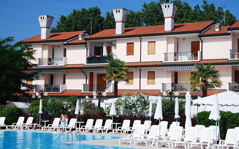Rosolina Mare 300: Water, Building, Sky, Property, Window, Tree, House, Plant, Urban Design, Swimming Pool