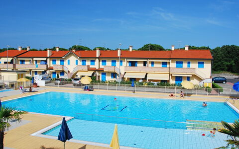 Rosolina Mare 350: Water, Plant, Sky, Building, Swimming Pool, Window, Tree, Chair, Leisure, Condominium