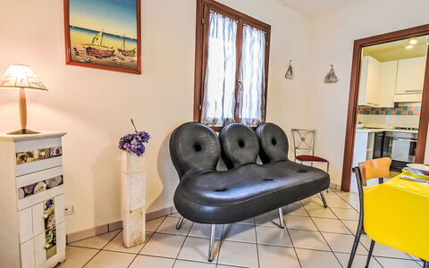 Accommodation:&nbsp;Solmare 350.55