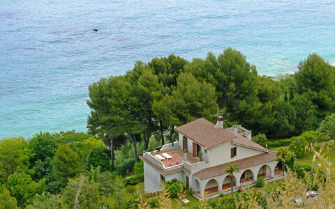 Tondini: Water, Plant, Tree, Natural Landscape, House, Building, Vegetation, Land Lot, Grass, Cottage