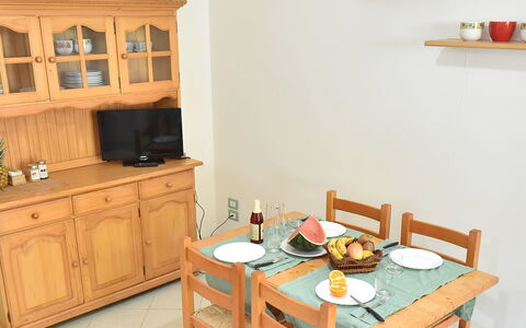 Cerrano: Room, Furniture, Property, Table, House, Building, Interior Design, Kitchen, Dining Room, Desk