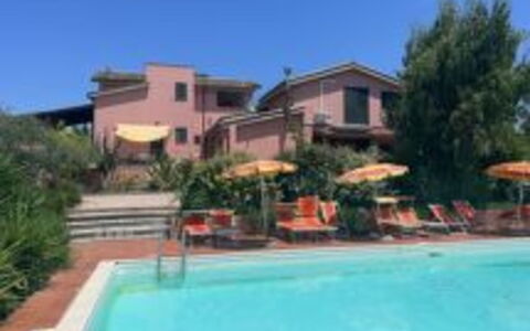 Accommodation:&nbsp;Contrada Brecciano 105.1