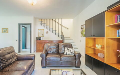 Ameglia 10: Couch, Property, Furniture, Shelf, Picture Frame, Wood, Comfort, Cabinetry, Interior Design, Living Room