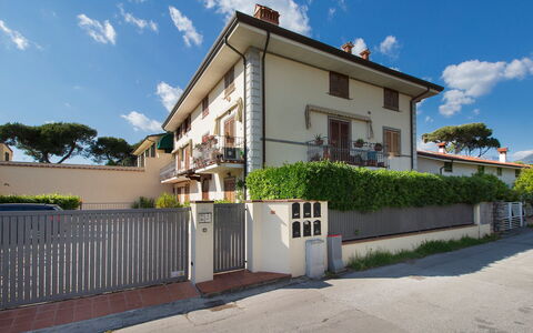 Maddalena: Cloud, Sky, Plant, Building, Property, Window, House, Land Lot, Architecture, Tree