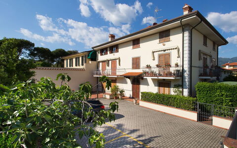 Maddalena: Cloud, Plant, Sky, Building, Window, Land Lot, House, Urban Design, Tree, Neighbourhood