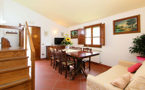 Le Bozzelle: Room, Property, Building, Furniture, Interior Design, Floor, Real Estate, Table, House, Ceiling