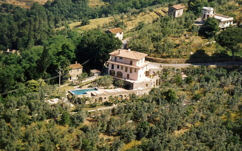 Vinci 110: Mountain Village, Natural Landscape, Hill Station, Village, House, Rural Area, Building, Mountain, Tree, Landscape