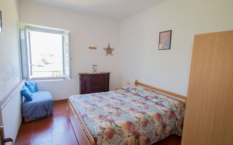 Bucine 690: Bedroom, Bed, Room, Furniture, Bed Sheet, Property, Floor, Bedding, Mattress, Bed Frame