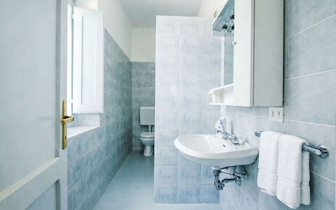 Bucine 690: Wall, Flooring, Floor, Interior Design, Bathroom, Plumbing Fixture, Ceiling, Room, Tile, Plumbing