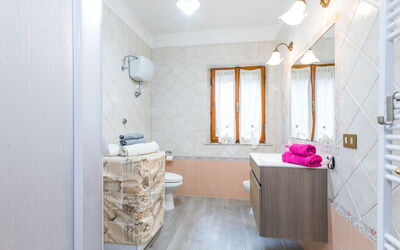 Accommodation:&nbsp;Serena 100.2