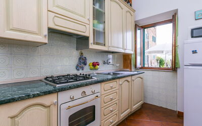 Accommodation:&nbsp;Serena 100.2