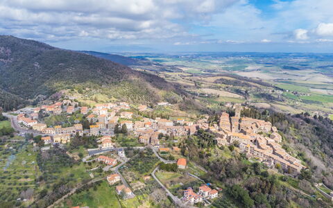 Via Vannocci: Cloud, Sky, Plant, Building, Mountain, Tree, Vegetation, Residential Area, House, City