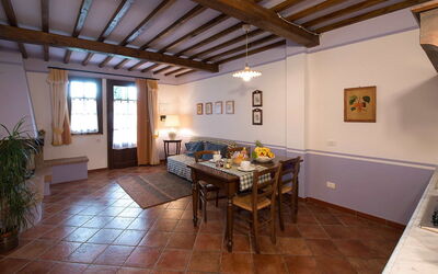 Accommodation:&nbsp;Lari 150.1