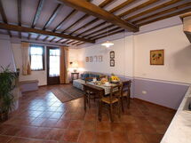 Accommodation:&nbsp;Lari 150.1