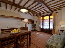 Accommodation:&nbsp;Lari 150.1
