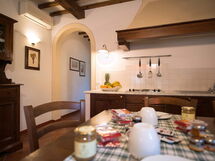 Accommodation:&nbsp;Lari 150.2
