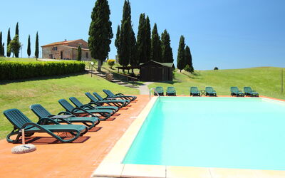 Siena 640: Sky, Water, Green, Swimming Pool, Nature, Plant, Tree, Outdoor Furniture, Grass, Shade