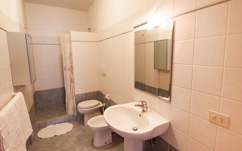 Rufina 200: Bathroom, Property, Room, Tile, Interior Design, Architecture, Plumbing Fixture, Building, Real Estate, Toilet