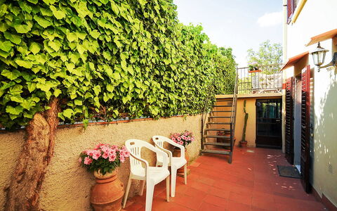 Matteuzzi: Property, Room, Balcony, Plant, Real Estate, Tree, Building, Shrub, Flower, House