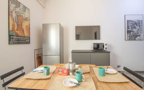 Aurelia: Table, Furniture, Property, Picture Frame, Building, Interior Design, Wood, Tableware, Flooring, Floor