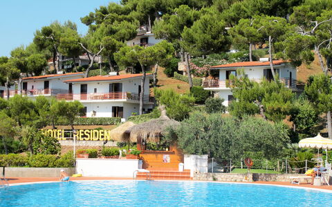 Sperlonga 100: Water, Plant, Building, Property, Sky, Window, Swimming Pool, Tree, Blue, Nature