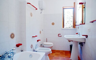 Accommodation:&nbsp;Costa di Kair ed Din 100.3