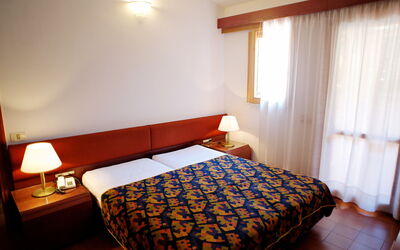 Accommodation:&nbsp;Costa di Kair ed Din 100.3
