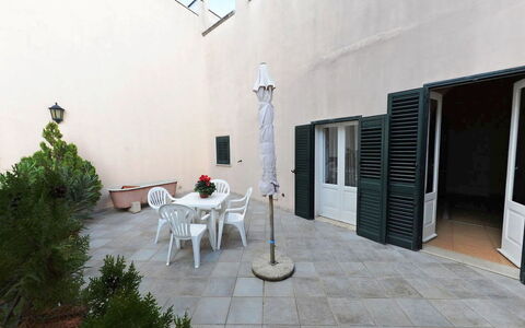 Carovigno: Property, Building, House, Room, Real Estate, Apartment, Floor, Architecture, Home, Interior Design