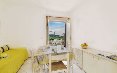 Accommodation:&nbsp;Punta Morcone 850.4