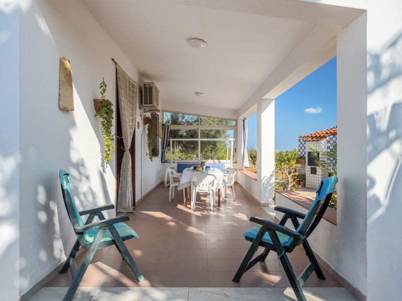 Accommodation:&nbsp;Arnao 100.1