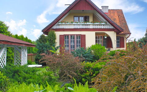 Letniskowa 29: Cloud, Sky, Plant, Building, Window, Property, Botany, Leaf, Tree, House