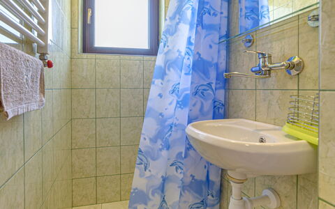Bukowina-Czarna Gora 100: Plumbing Fixture, Tap, Property, Sink, Building, Bathroom Sink, Purple, Bathroom, Blue, Azure