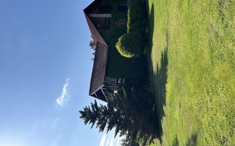 Willa Teresa: Sky, Building, Plant, Cloud, Azure, Water, Street Light, House, Vegetation, Sunlight